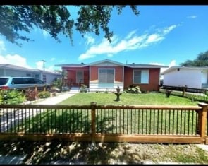 918 Wilshire Pl Property Photo 1