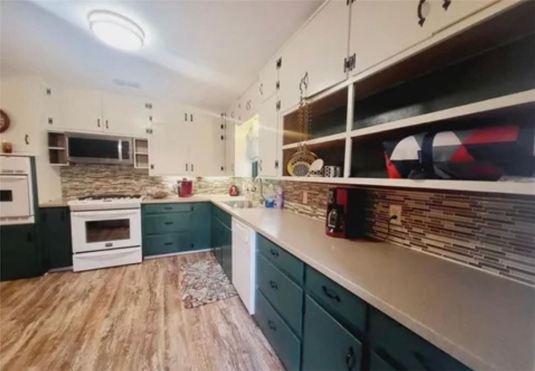 918 Wilshire Pl Property Photo 3