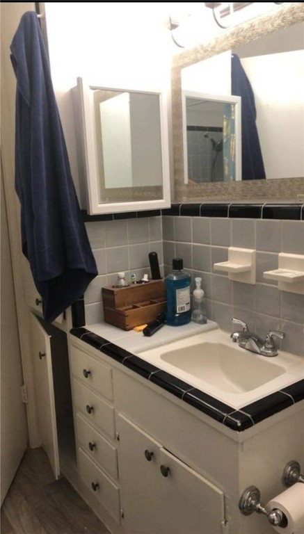 918 Wilshire Pl Property Photo 6