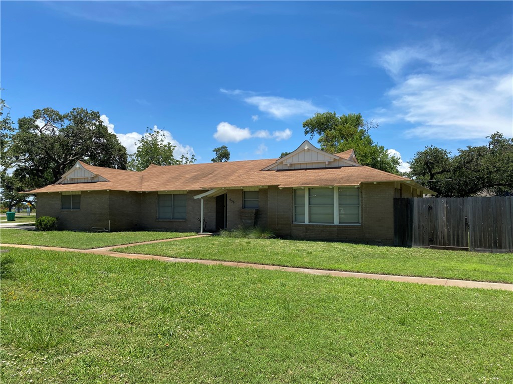 536 W Yoakum Ave Property Photo 1