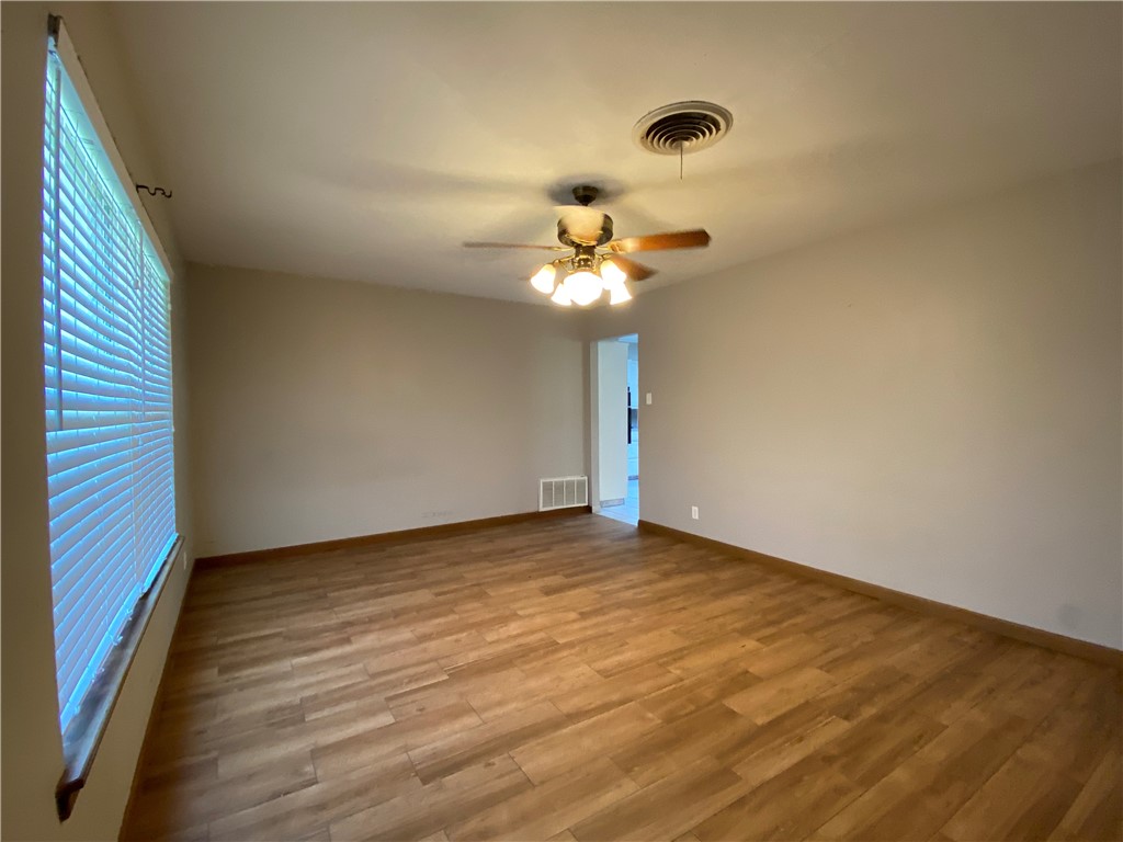 536 W Yoakum Ave Property Photo 4