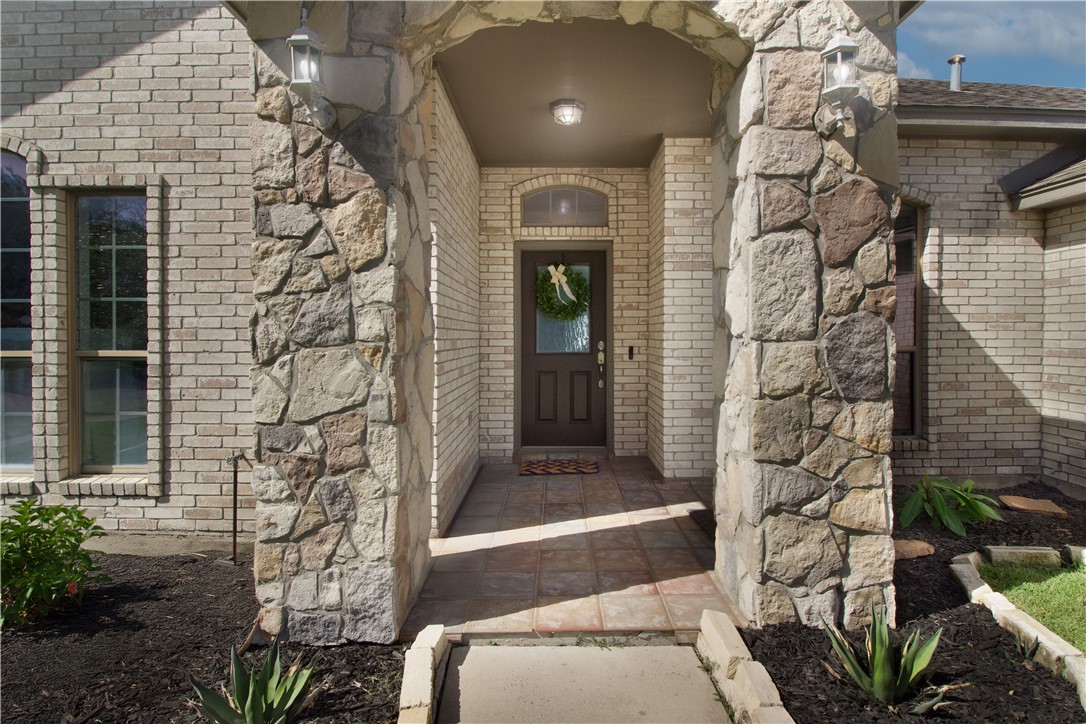 7002 Madiera Dr Property Photo 4