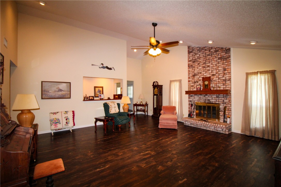 389 Cr 401 Property Photo 2