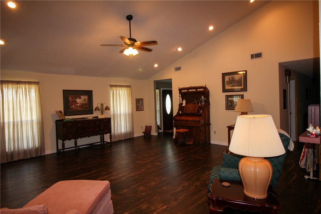 389 Cr 401 Property Photo 3
