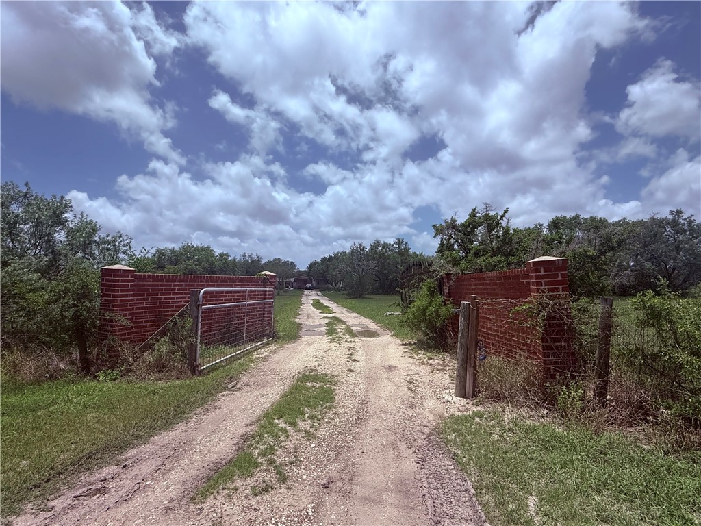 5742 Hidden Valley Loop Property Photo 4