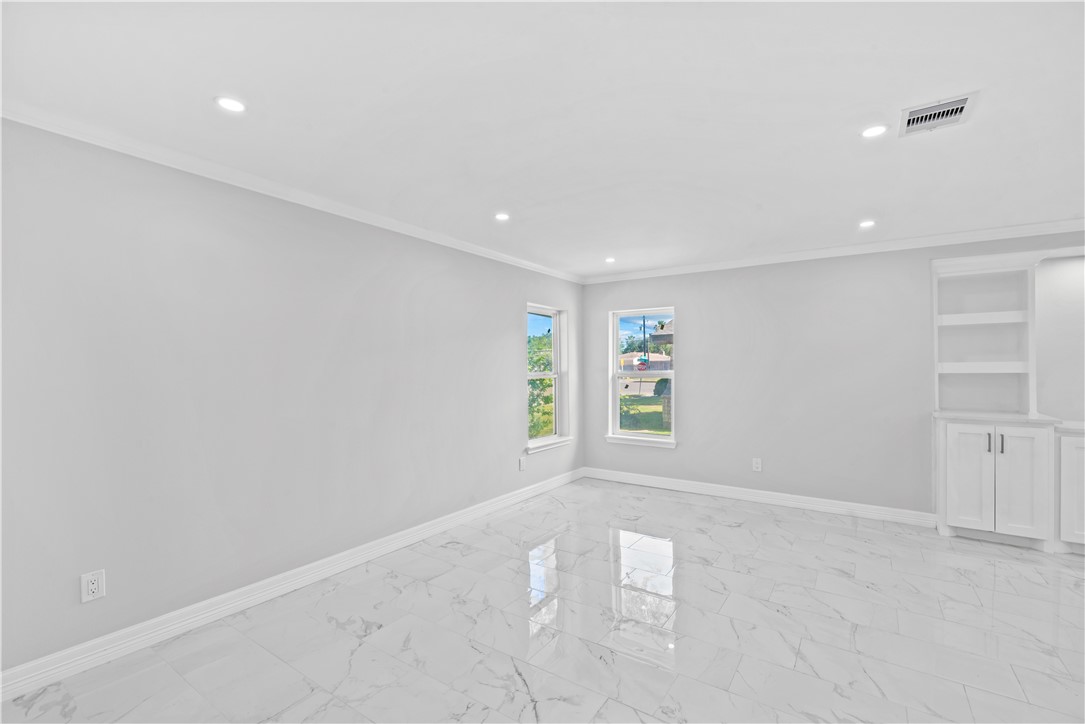 6417 Coral Gables Dr Property Photo 4