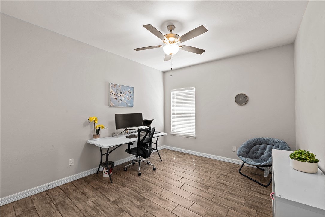 4133 Midlands St Property Photo 29