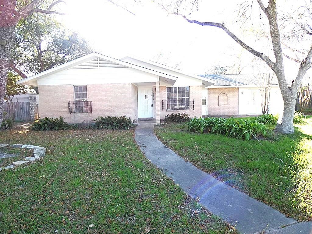1403 Kingfisher Dr Property Photo 2