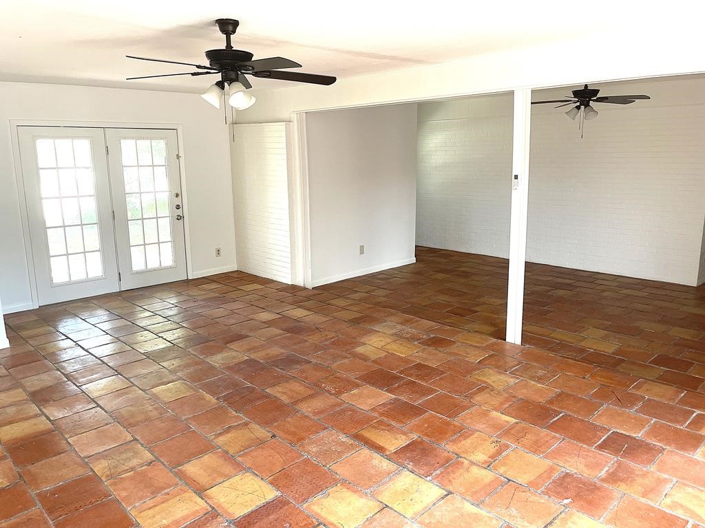 1403 Kingfisher Dr Property Photo 4