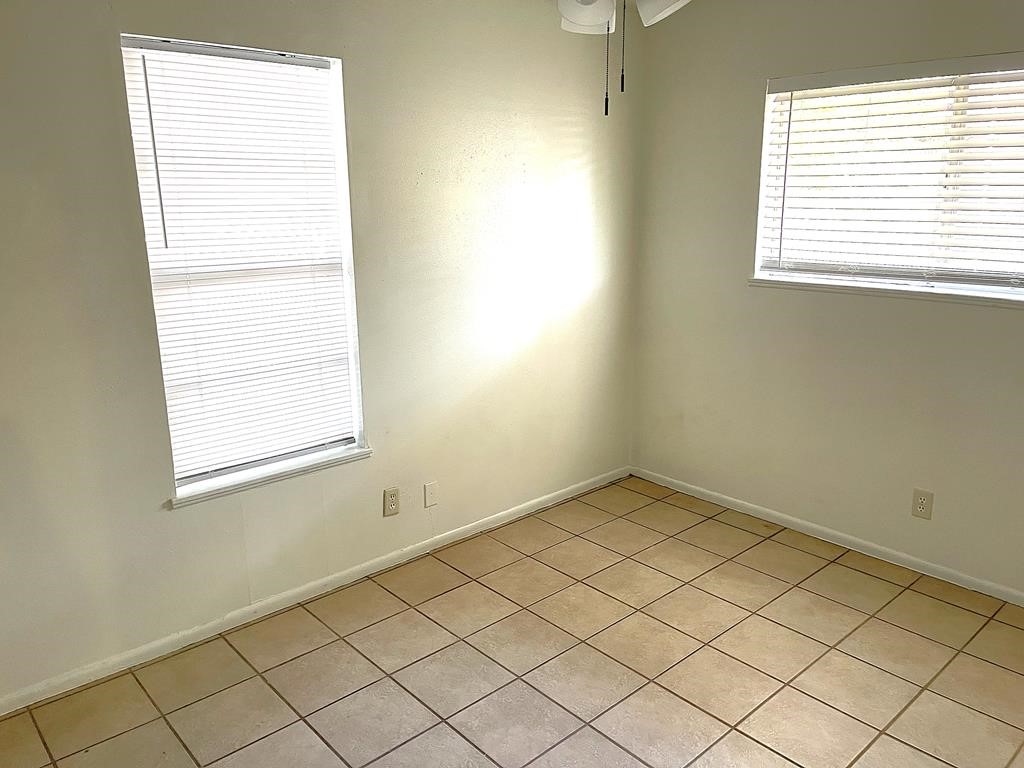 1403 Kingfisher Dr Property Photo 8