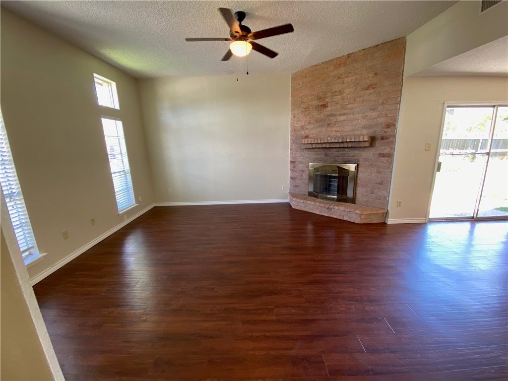 5345 Woodgate Dr Property Photo 3