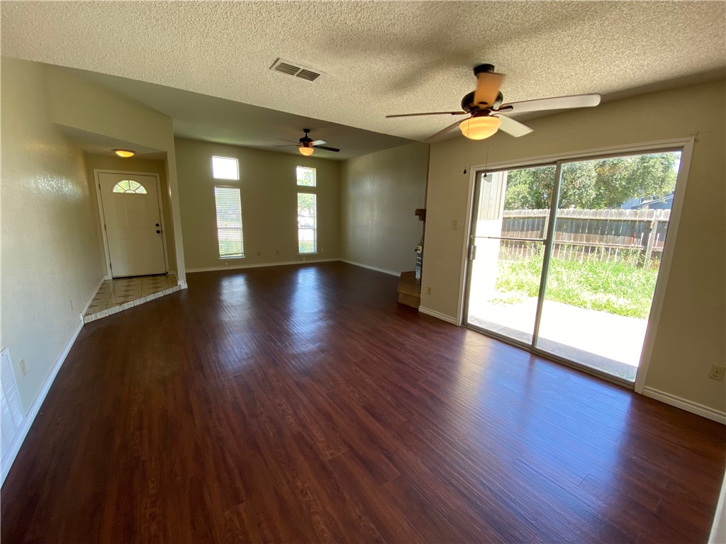 5345 Woodgate Dr Property Photo 4