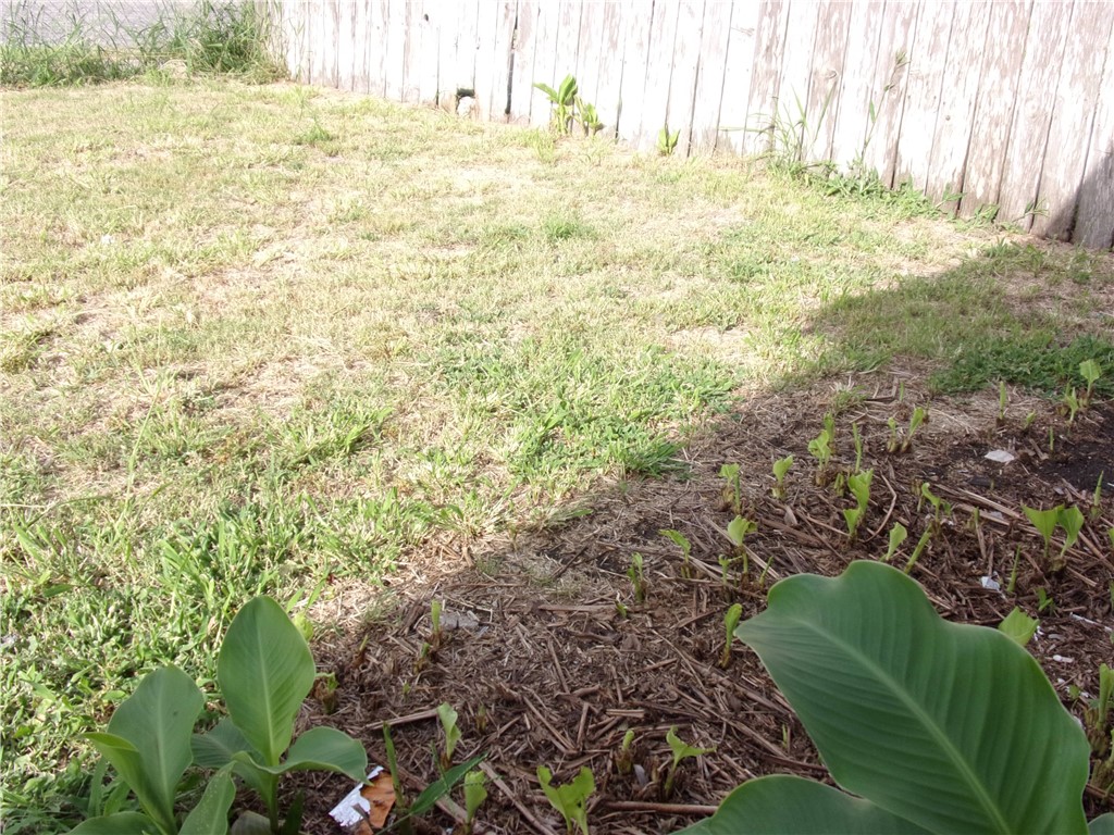 2113 Yale St Property Photo 2