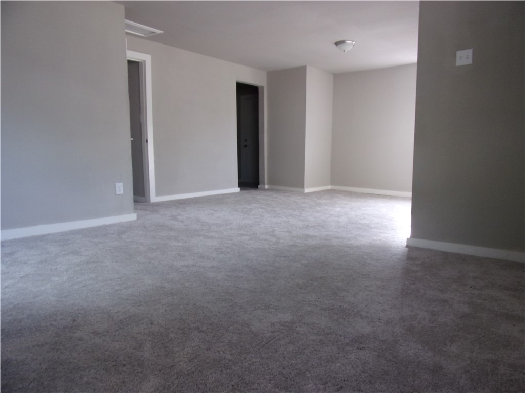 2113 Yale St Property Photo 4