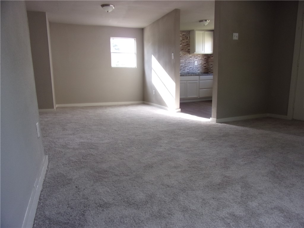 2113 Yale St Property Photo 5
