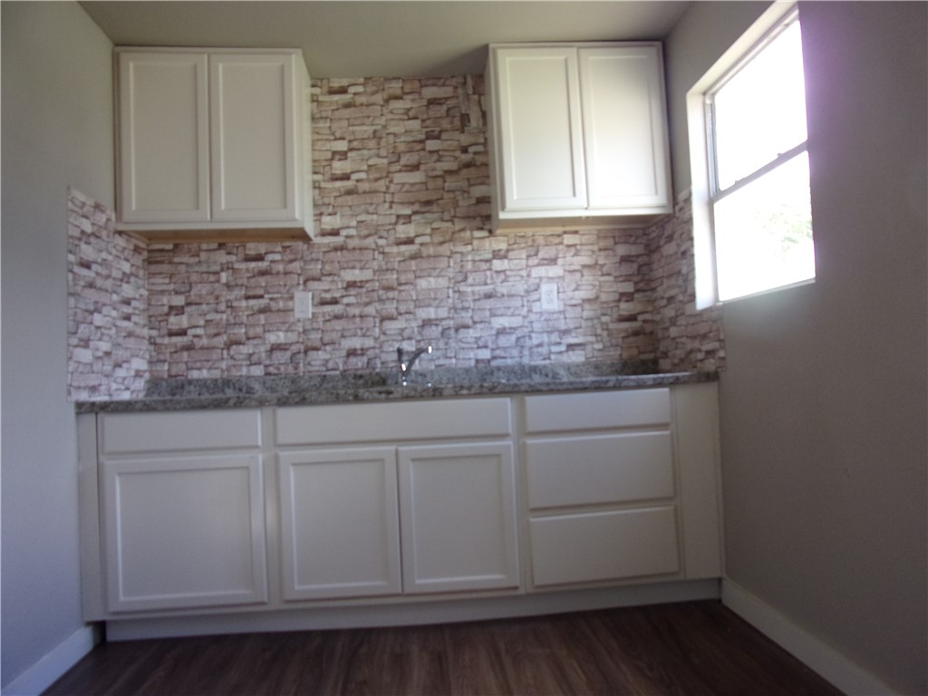 2113 Yale St Property Photo 6