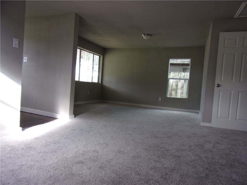 2113 Yale St Property Photo 9