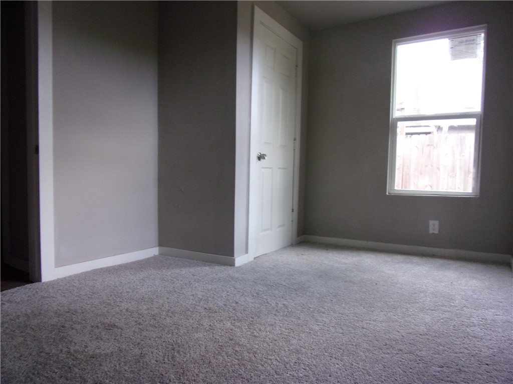 2113 Yale St Property Photo 16