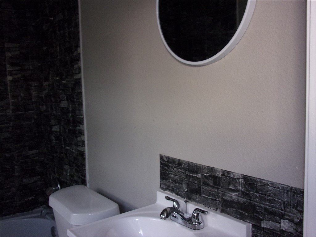 2113 Yale St Property Photo 18