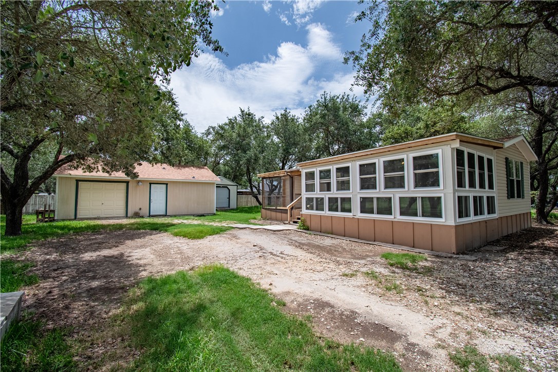 1128 N Hood St Property Photo 1