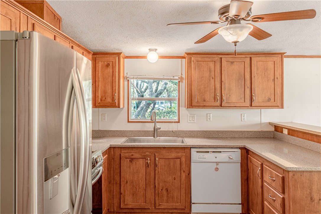 1128 N Hood St Property Photo 5