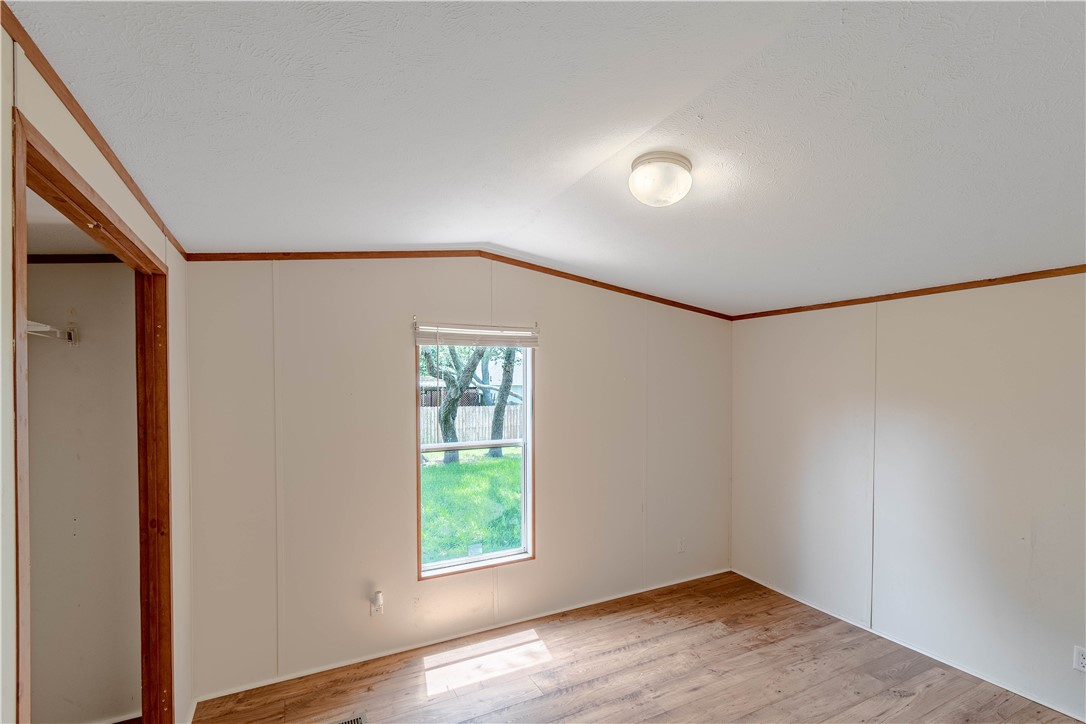 1128 N Hood St Property Photo 10