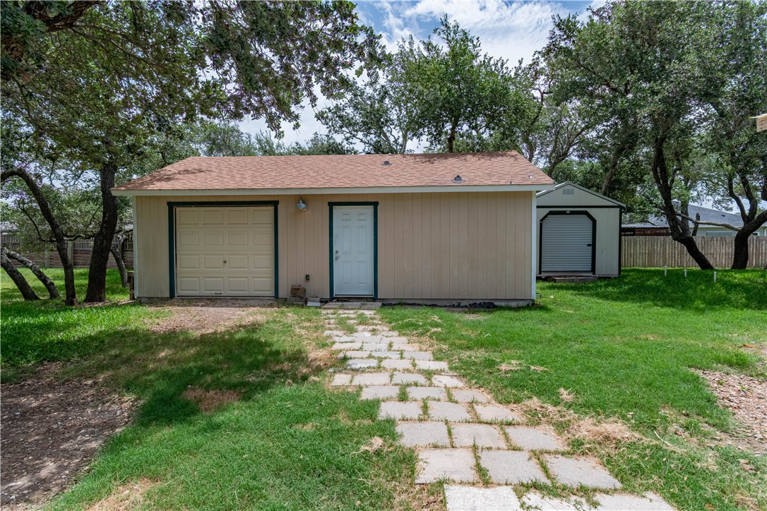 1128 N Hood St Property Photo 18