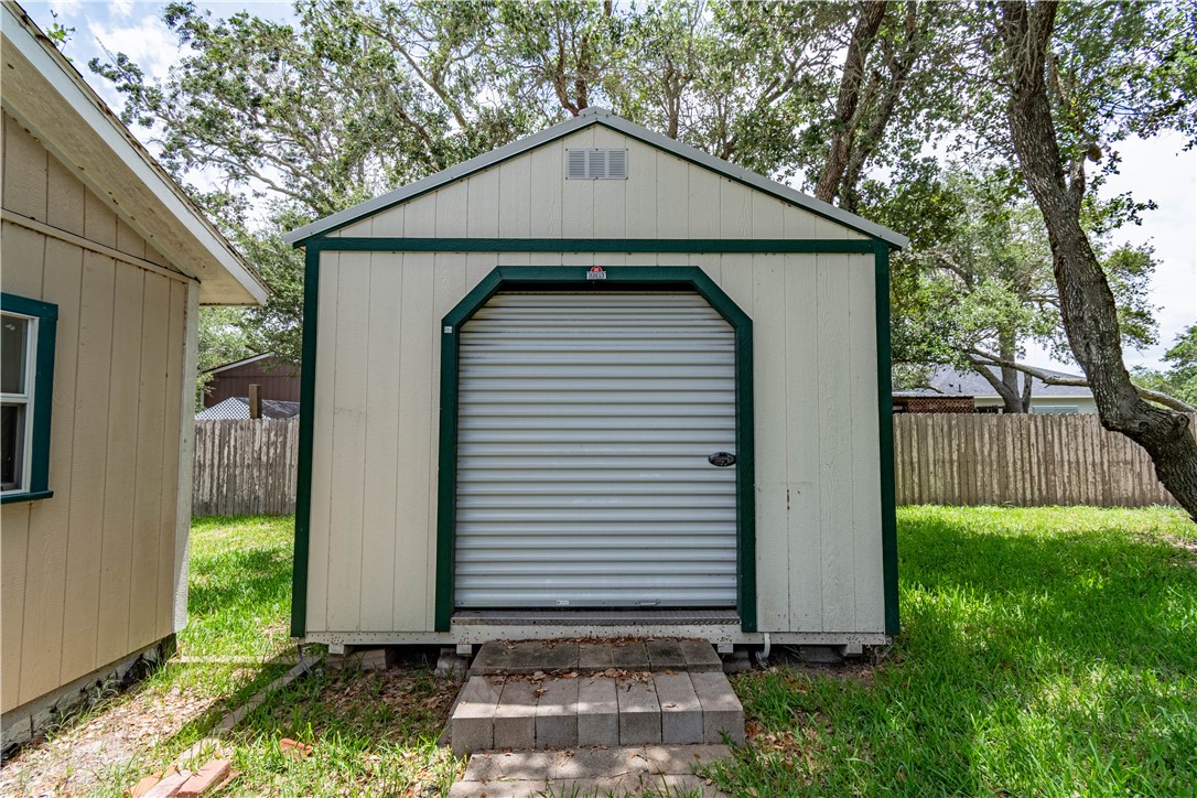 1128 N Hood St Property Photo 19