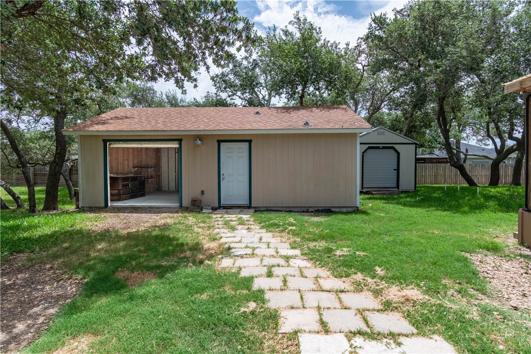 1128 N Hood St Property Photo 21