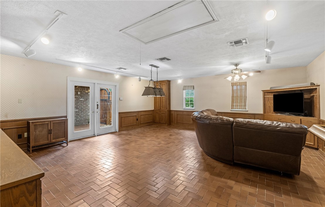 5222 Wooldridge Property Photo 15