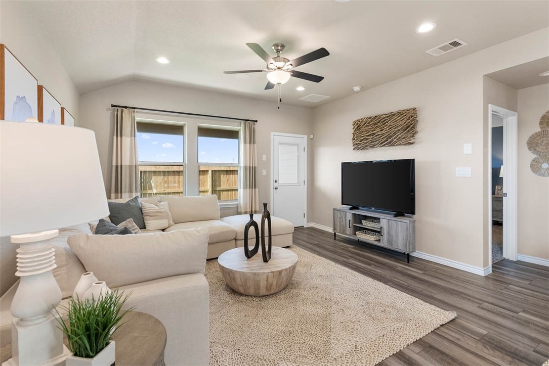 7645 Bullrider Property Photo 10
