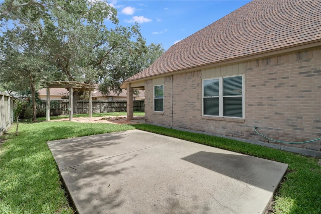 7421 Blue Lake Dr Property Photo 35