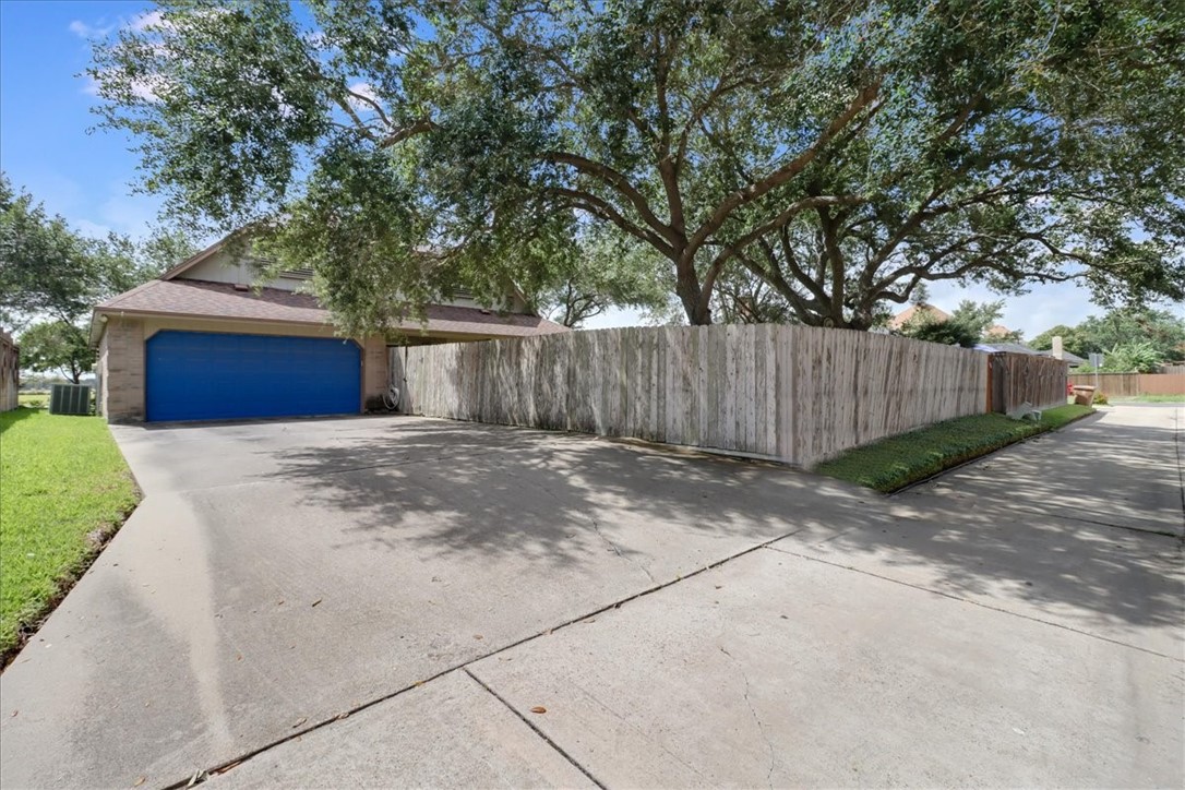 7421 Blue Lake Dr Property Photo 36