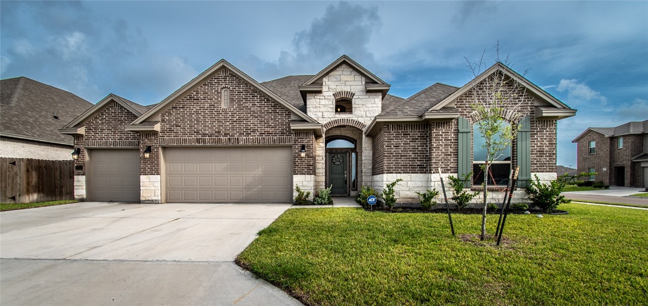 1353 London Towne Blvd Property Photo 1