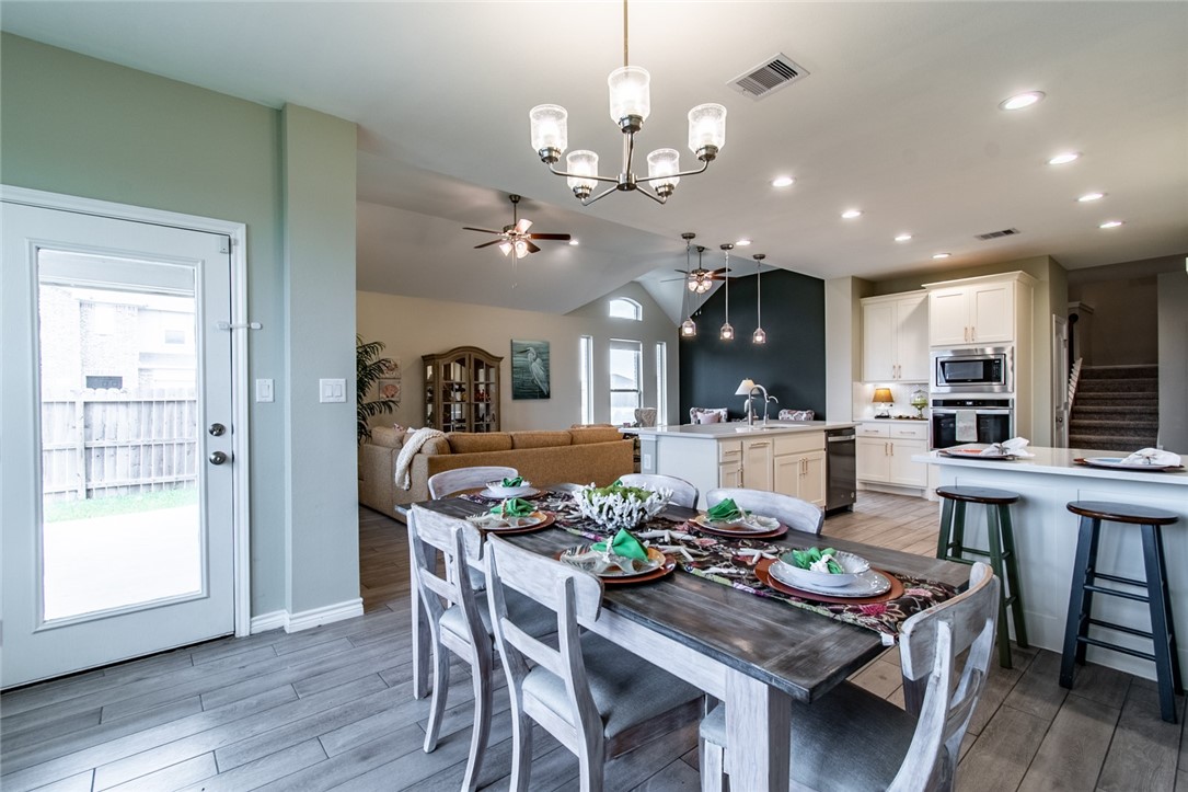 1353 London Towne Blvd Property Photo 11