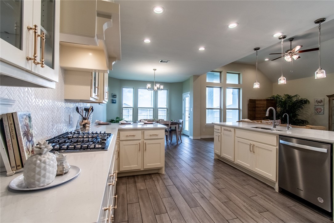 1353 London Towne Blvd Property Photo 15