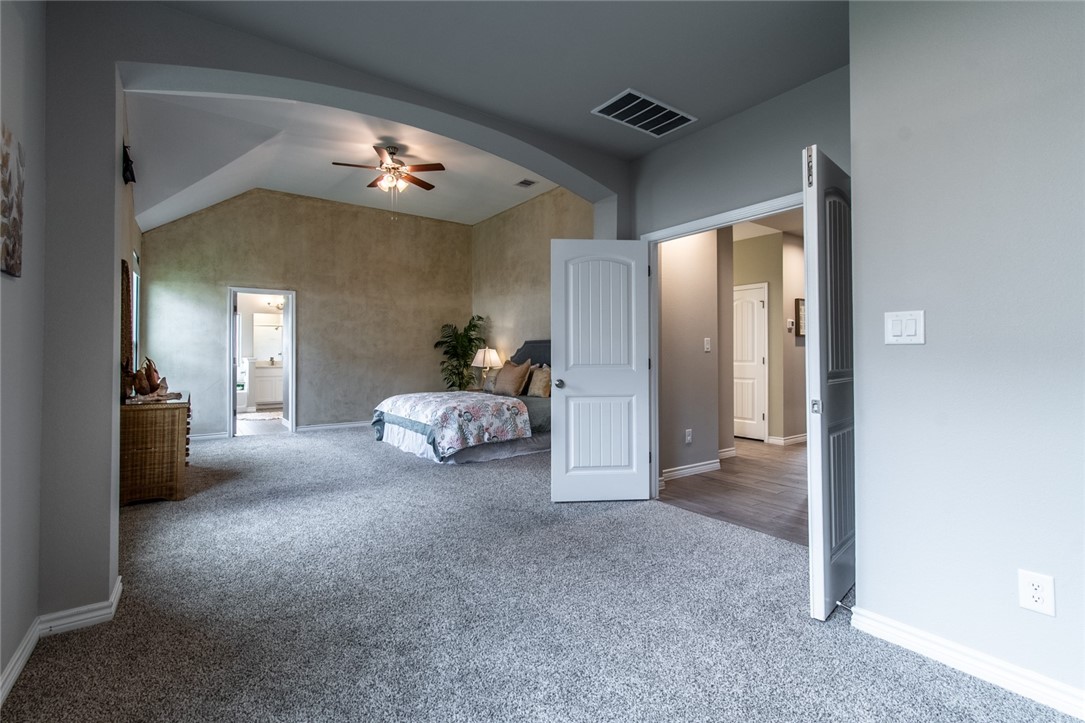 1353 London Towne Blvd Property Photo 19