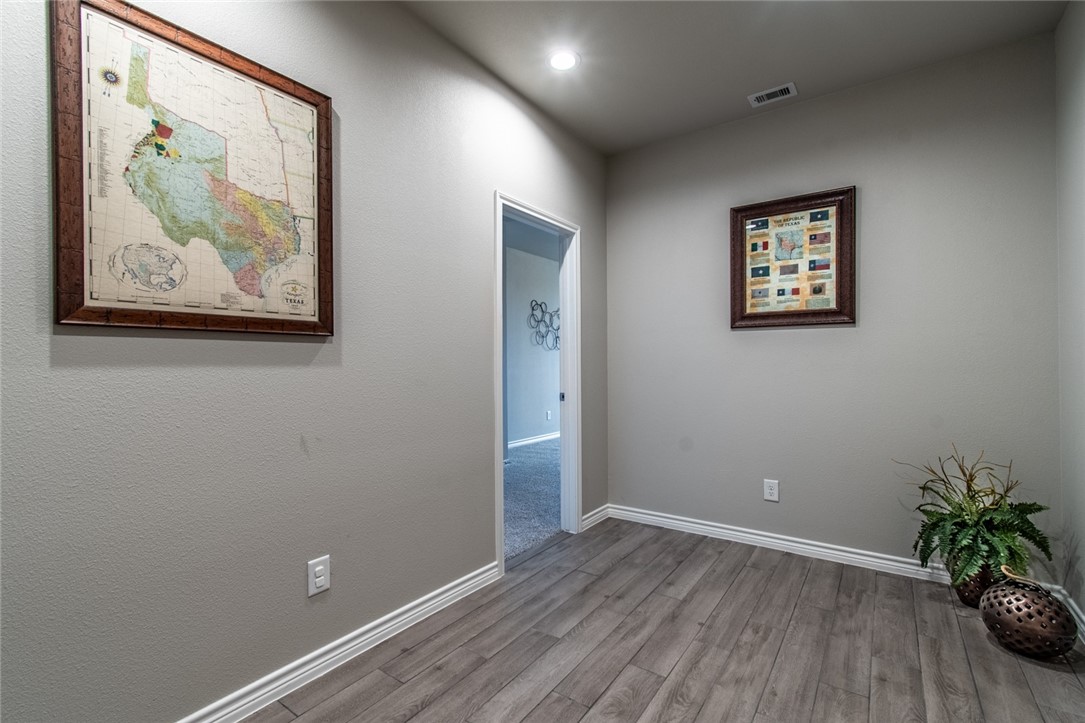 1353 London Towne Blvd Property Photo 24