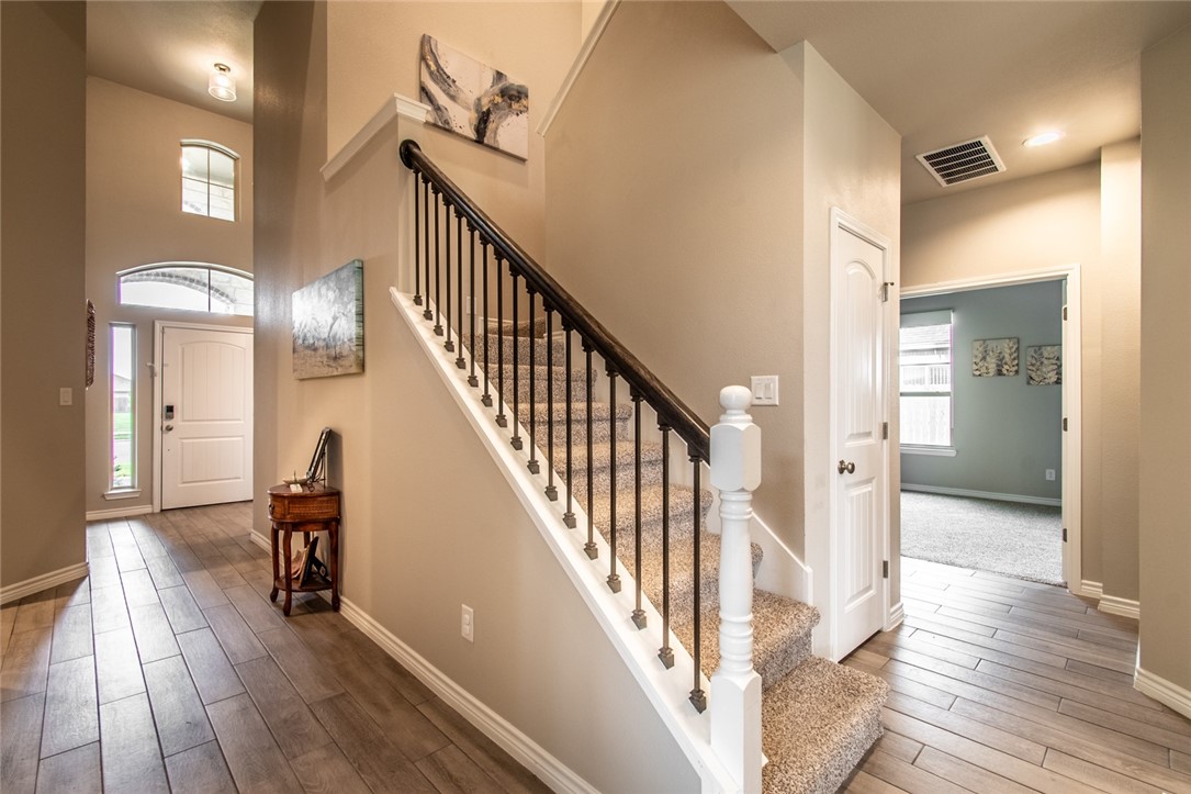 1353 London Towne Blvd Property Photo 31