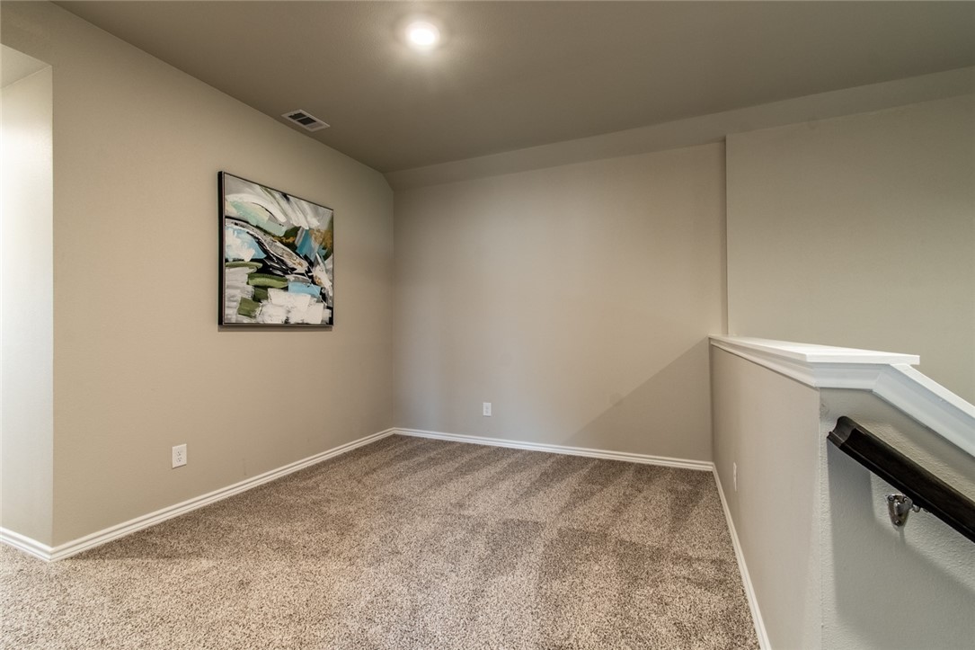1353 London Towne Blvd Property Photo 32