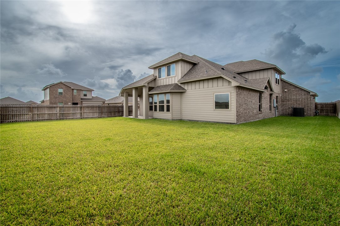 1353 London Towne Blvd Property Photo 40