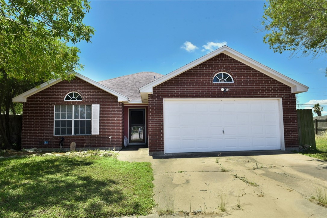305 Hickory Ct Property Photo 1