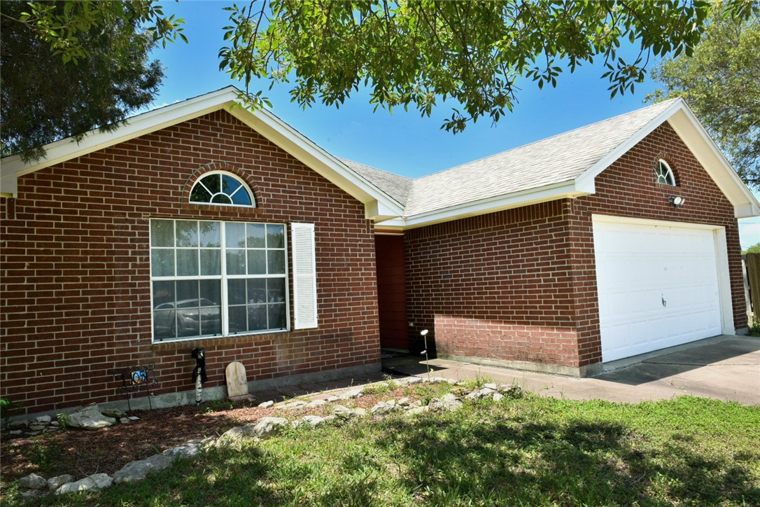 305 Hickory Ct Property Photo 2
