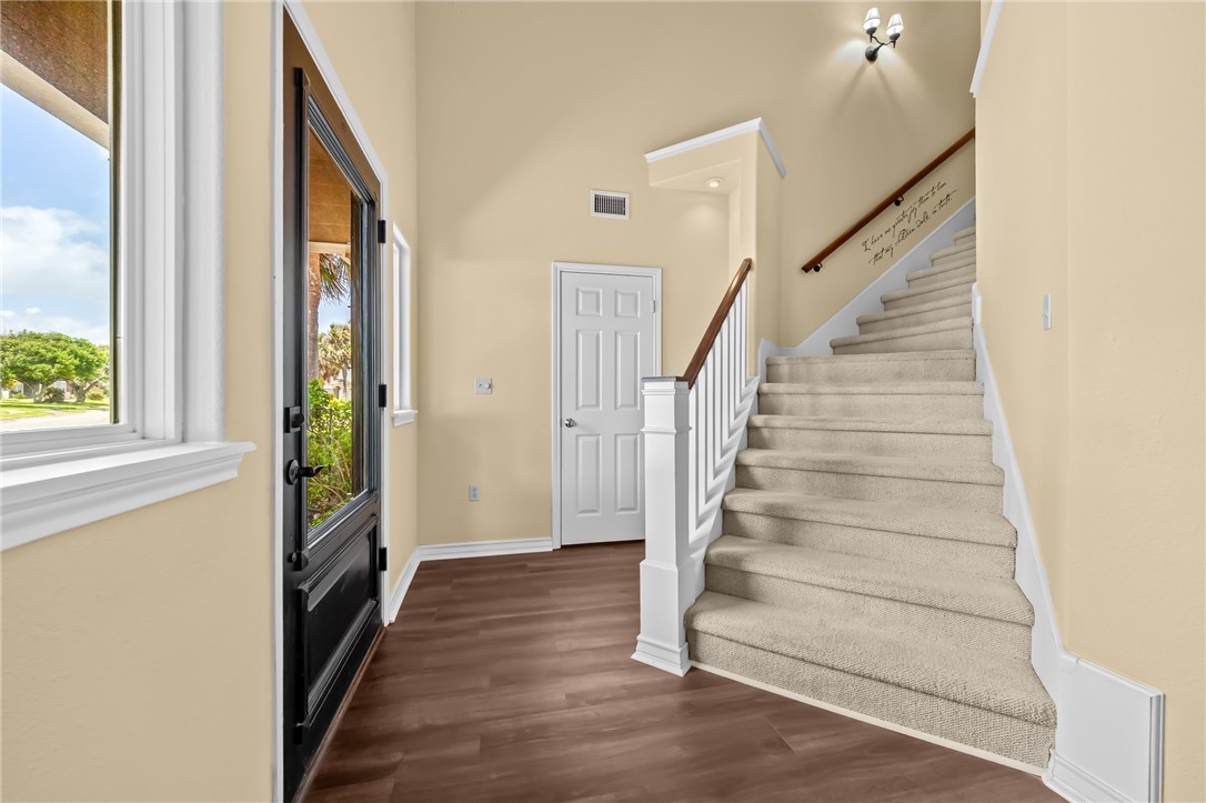 316 Pebble Beach Dr Property Photo 3
