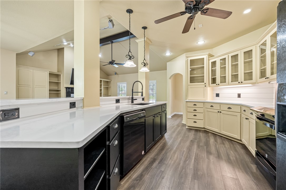 316 Pebble Beach Dr Property Photo 6