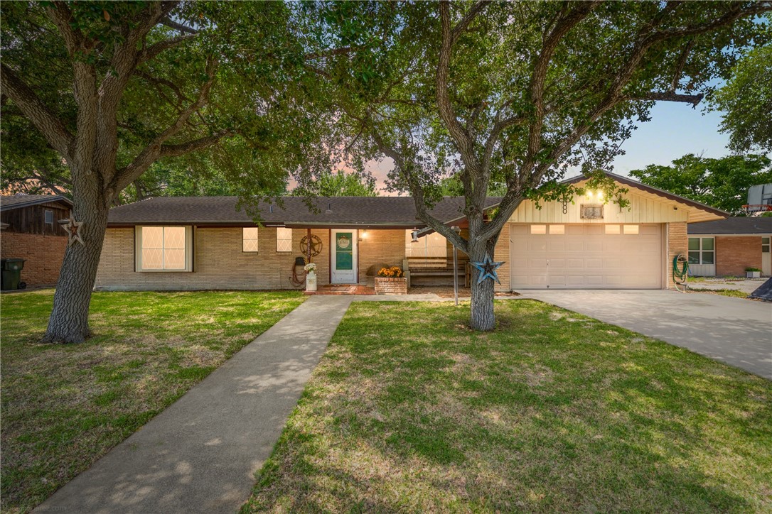 10637 Westwood Dr Property Photo 1