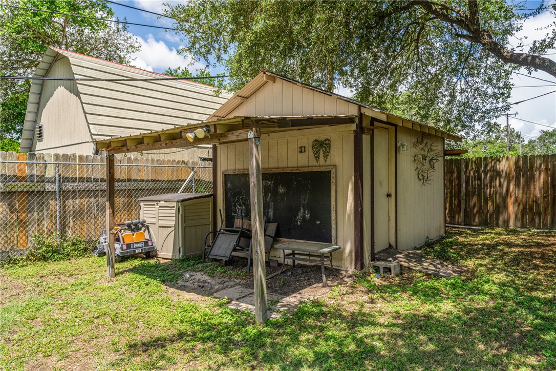 10637 Westwood Dr Property Photo 32