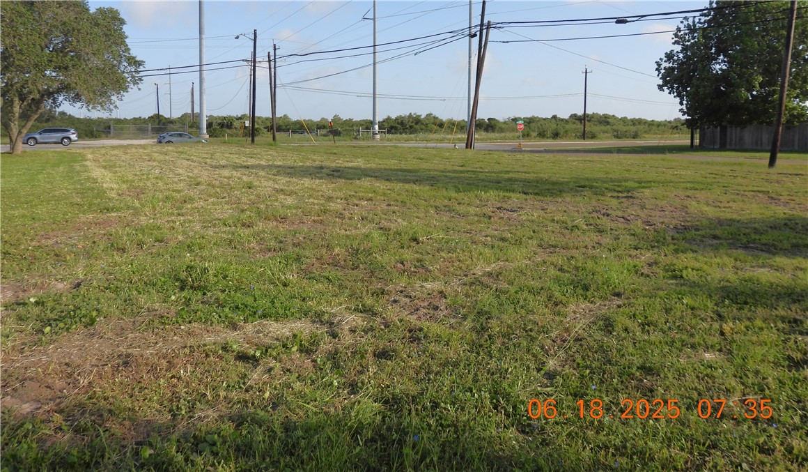1901 Flour Bluff Dr Property Photo 6