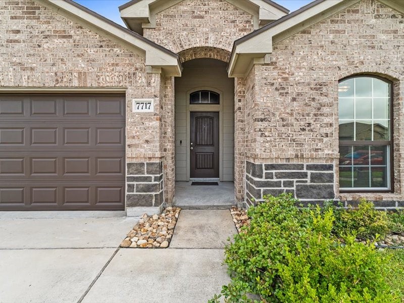 7717 Pruet Dr Property Photo 4