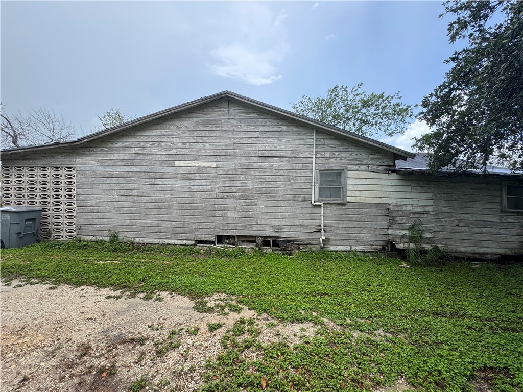 120 S Orange St Property Photo 3